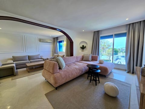 Living room, Photo of the whole room, Seating area