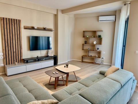 TV and multimedia, Living room, Seating area, Evening entertainment, air conditioner