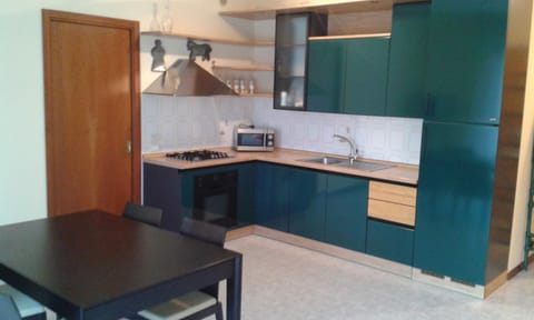 Property building, Communal lounge/ TV room, Kitchen or kitchenette, Living room, Seating area, Dining area, Communal kitchen