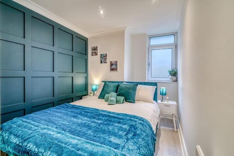 Bed, Photo of the whole room, Decorative detail, Bedroom, furniture, towels