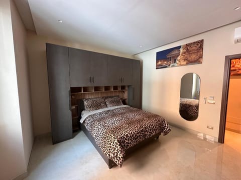 Bed, Photo of the whole room, Decorative detail, Bedroom, furniture, heating, locker, air conditioner