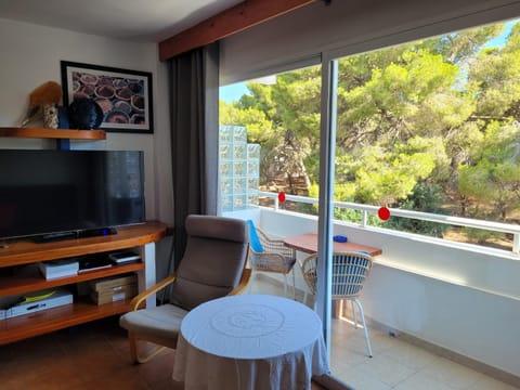 Communal lounge/ TV room, TV and multimedia, View (from property/room), Seating area