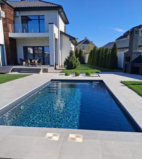 Swimming pool, Swimming pool