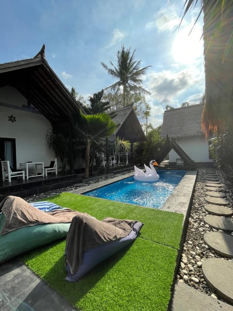 Property building, Day, Garden, Garden view, Pool view, Swimming pool, sunbed