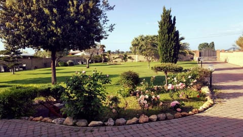 Facade/entrance, Garden