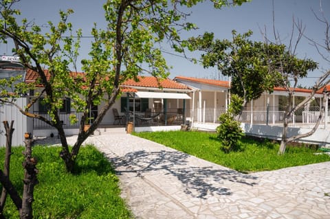 Property building, Spring, Day, Natural landscape, Garden, Garden view