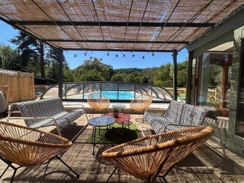 Patio, Spring, Day, Natural landscape, Garden, View (from property/room), Balcony/Terrace, Garden view, Pool view, Swimming pool, sunbed
