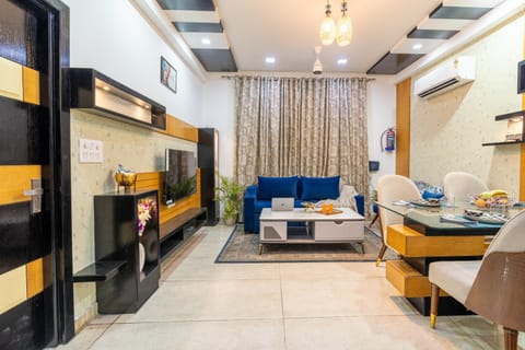 Living room, Dining area, air conditioner