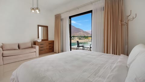 Bed, Natural landscape, Photo of the whole room, Bedroom, Mountain view