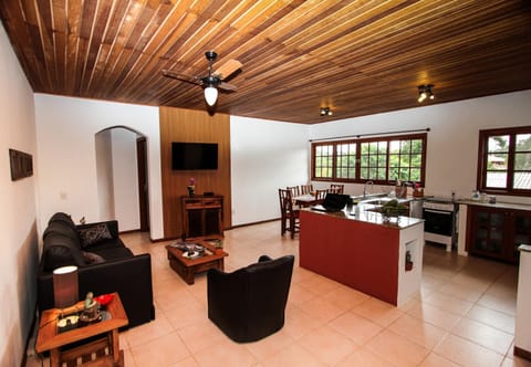 TV and multimedia, Kitchen or kitchenette, Living room, Decorative detail, Dining area, Street view