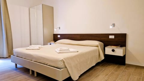 Bed, Bedroom, towels, wardrobe