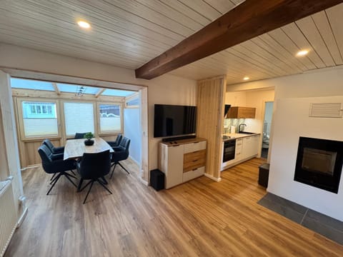 TV and multimedia, Dining area, stove