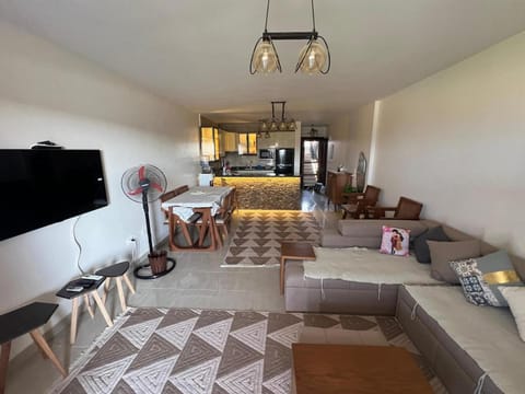 Communal lounge/ TV room, TV and multimedia, Living room, Seating area, Dining area
