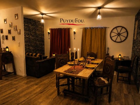Living room, Banquet/Function facilities, Seating area, Dining area, Food