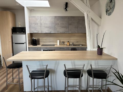 Coffee/tea facilities, Kitchen or kitchenette, Dining area, dishwasher, microwave, oven, pet friendly, stove, toaster