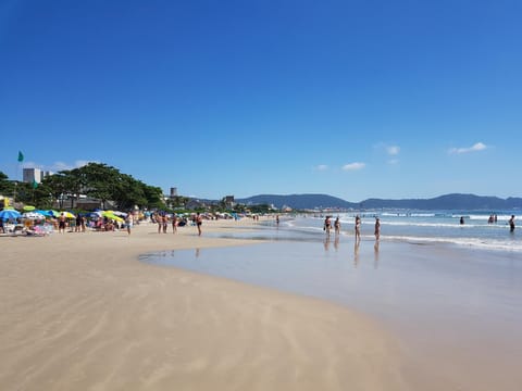 Nearby landmark, Day, People, Beach, Mountain view