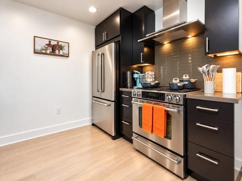 Kitchen or kitchenette, minibar, oven, pet friendly, stove, toaster