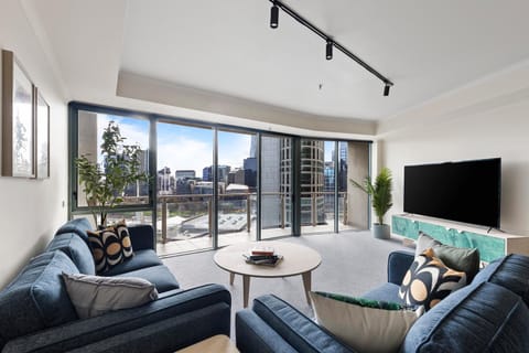 Communal lounge/ TV room, TV and multimedia, Living room, Seating area, Evening entertainment
