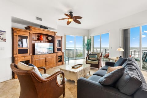TV and multimedia, Balcony/Terrace, Living room, Seating area