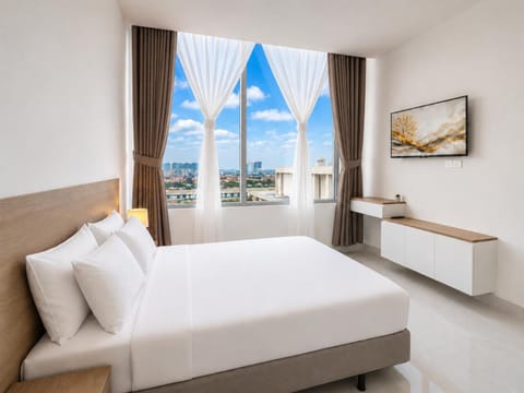 Bed, TV and multimedia, Photo of the whole room, Bedroom