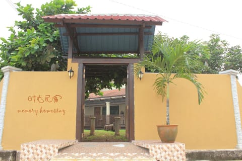 Facade/entrance