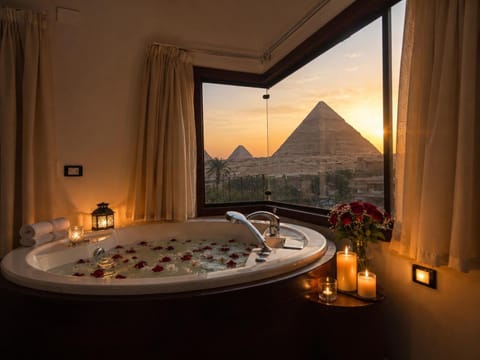 Nearby landmark, Natural landscape, Hot Tub, Mountain view, Sunrise, Sunset, Bath