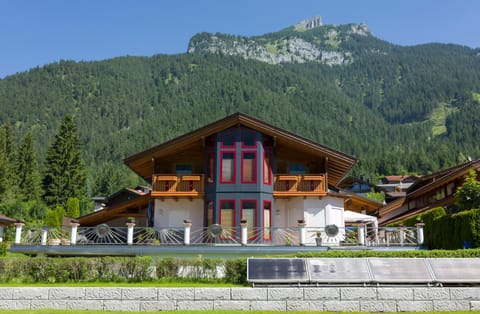 Facade/entrance, Lake view, Mountain view