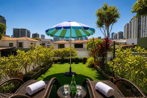Property building, Day, Natural landscape, Garden, Spa and wellness centre/facilities, Garden view