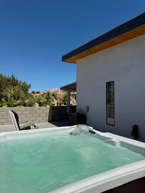 Property building, Hot Tub