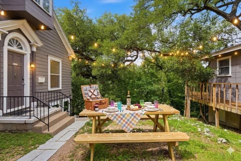 Property building, Garden, Balcony/Terrace, Dining area, Garden view