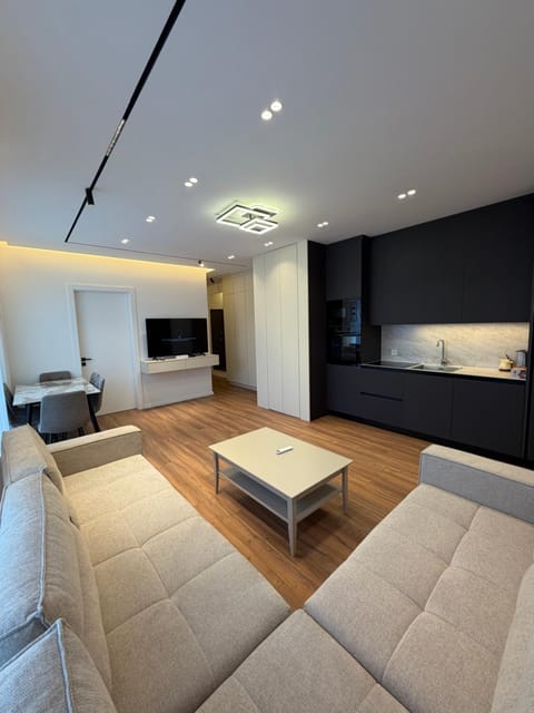 TV and multimedia, Living room, Seating area, Evening entertainment