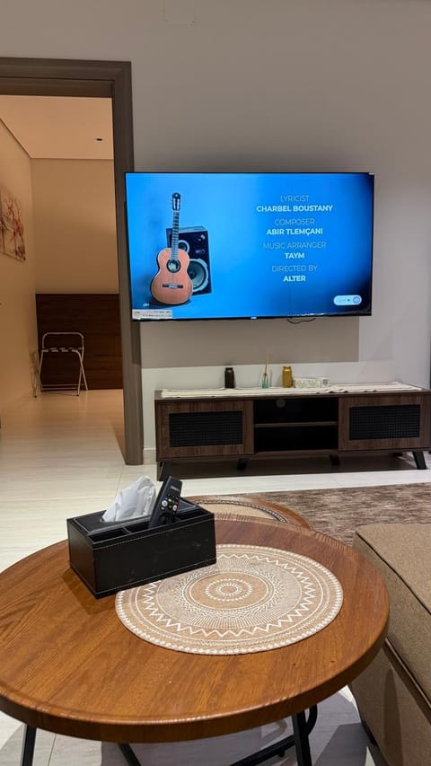 Communal lounge/ TV room, TV and multimedia, Living room, Evening entertainment