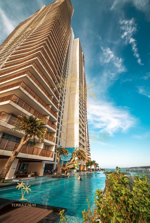 Property building, Day, Pool view, Swimming pool