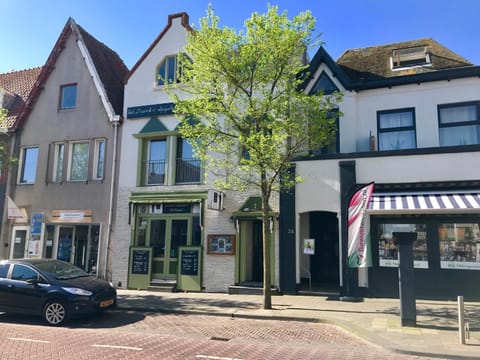 Restaurant/places to eat, Facade/entrance
