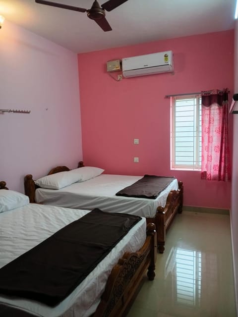 Bed, Photo of the whole room, Bedroom, air conditioner