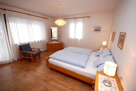 Day, Photo of the whole room