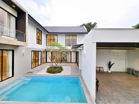 Property building, Swimming pool