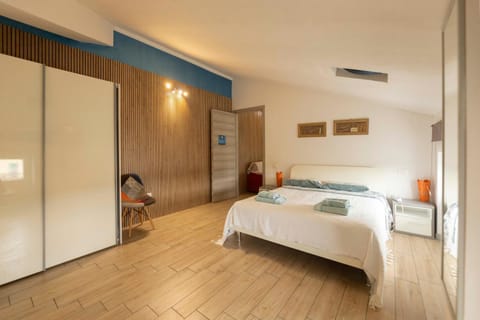 Bed, Photo of the whole room, Bedroom, towels, wardrobe
