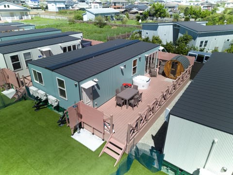 Property building, Day