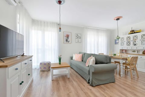 TV and multimedia, Kitchen or kitchenette, Living room, Seating area, Evening entertainment