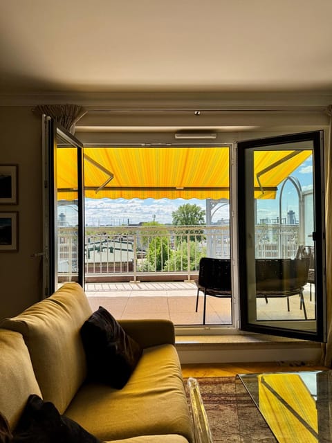 View (from property/room), Balcony/Terrace, Photo of the whole room