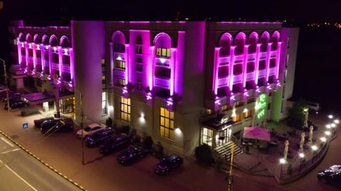 Facade/entrance, Bird's eye view