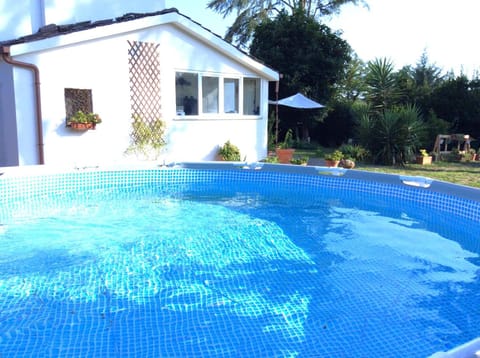Property building, Day, Swimming pool