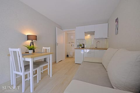 Kitchen or kitchenette, Living room, Seating area, Dining area