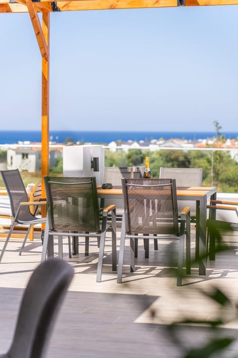 Patio, View (from property/room), Balcony/Terrace, Living room, Sea view