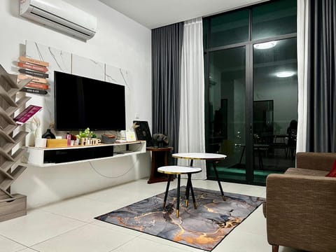 Communal lounge/ TV room, TV and multimedia, Living room, Seating area, Dining area, Evening entertainment, air conditioner
