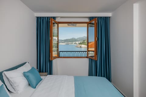 Bed, Bedroom, Sea view