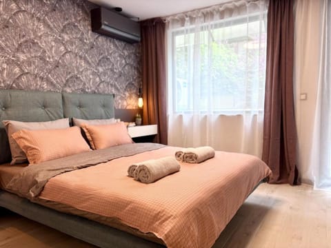 Bed, Bedroom, towels, air conditioner