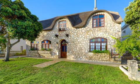 Property building, Facade/entrance, Garden view