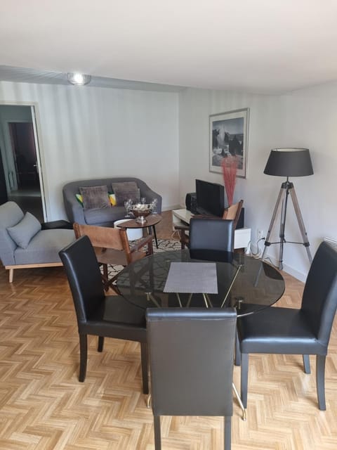 TV and multimedia, Living room, Dining area